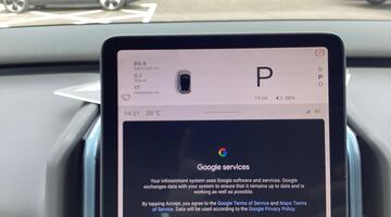 2025 Volvo Twin Performance 69kWh Plus Auto 5-door (Black) - Image: 13