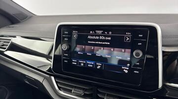 2025 Volkswagen 2.0 TDI R-Line DSG Euro 6 5-door (Black) - Image: 16
