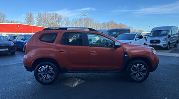 2022 Dacia TCe Prestige Euro 6 5-door (Orange) - Image: 4