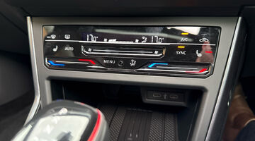 2025 Volkswagen 2.0 TSI GTI DSG Euro 6 5-door (Black) - Image: 30