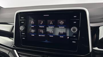 2025 Volkswagen TSI R-Line DSG Euro 6 5-door (Black) - Image: 18