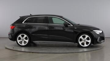 2022 Audi TFSI 35 S line Sportback Euro 6 5-door (Black) - Image: 4