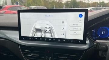 2025 Ford 1.0T EcoBoost MHEV Active X Euro 6 5-door (Black) - Image: 39