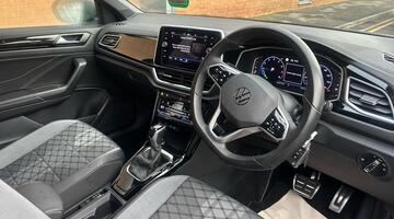 2022 Volkswagen TSI R-Line DSG Euro 6 5-door (Black) - Image: 6