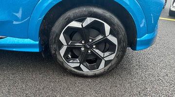 2025 Ford Standard Range 43kWh Premium Auto 5-door (Blue) - Image: 28