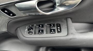 2025 Volvo 2.0 T8 18.8kWh Ultra Dark Auto 4WD Euro 6 5-door (Black) - Image: 55