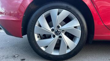 2022 Volkswagen TSI Style Euro 6 5-door (Red) - Image: 5