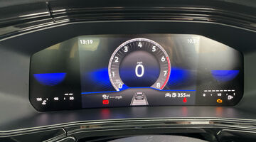 2023 Volkswagen 1.0 TSI Black Edition Euro 6 5-door (White) - Image: 21