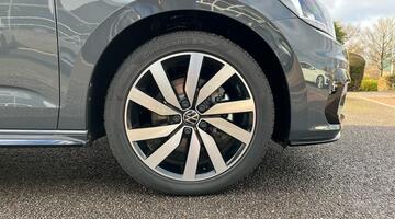 2025 Volkswagen TSI EVO R-Line DSG Euro 6 5-door (Grey) - Image: 5