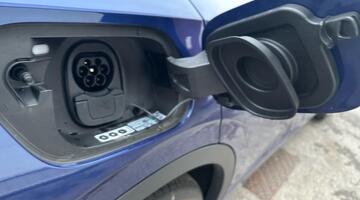 2025 Volkswagen Pro 77kWh Match Auto 5-door (Blue) - Image: 23