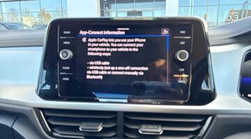 2022 Volkswagen 1.0 TSI Life Euro 6 5-door (Red) - Image: 35