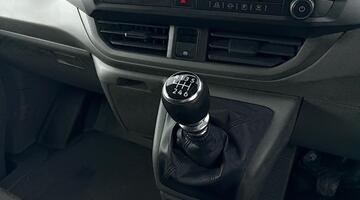 2025 Volkswagen 2.0 TDI T28 Commerce Plus FWD SWB Euro 6 5-door (White) - Image: 12