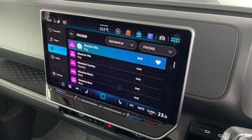 2025 Volkswagen Pro 79kWh Commerce Plus Auto 5-door (Blue) - Image: 16