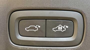 2025 Volvo 2.0h T6 18.8kWh Plus Auto Euro 6 5-door (Blue) - Image: 18