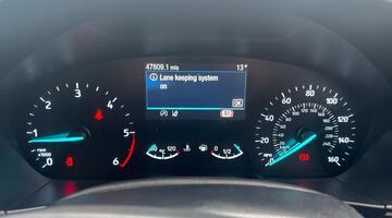 2020 Ford EcoBlue Zetec Euro 6 5-door (Red) - Image: 32