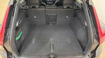 2025 Volvo 2.0 B3 MHEV Ultra Dark DCT Auto Euro 6 5-door (Black) - Image: 14