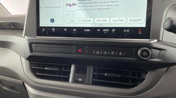 2025 Volkswagen T32 65kWh Commerce Pro Auto RWD SWB 5-door (Grey) - Image: 13