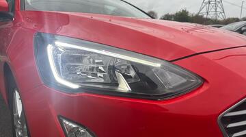 2020 Ford EcoBlue Zetec Euro 6 5-door (Red) - Image: 34