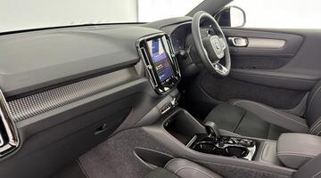 2025 Volvo 2.0 B4 MHEV Ultra Dark DCT Auto Euro 6 5-door (Black) - Image: 2