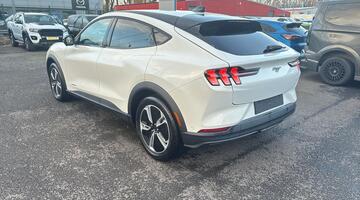 2026 Ford Standard Range 72kWh Select 5-door (White) - Image: 28