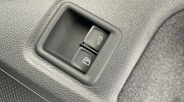 2025 Volkswagen TSI eHybrid 19.7kWh R-Line DSG Euro 6 5-door (Silver) - Image: 23