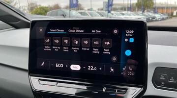 2020 Volkswagen Pro Performance 58kWh Family Auto 5-door (Blue) - Image: 16