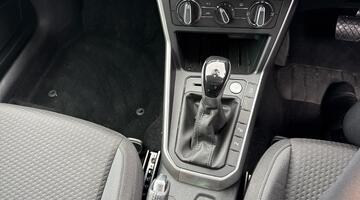 2025 Volkswagen 1.0 TSI Match DSG Euro 6 5-door (Black) - Image: 25