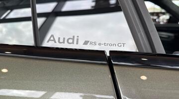 2025 Audi Performance 105kWh Carbon Black Auto quattro 4-door (Green) - Image: 14