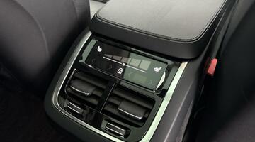 2023 Volvo 2.0 B5 MHEV Plus Auto 4WD Euro 6 5-door (Silver) - Image: 29