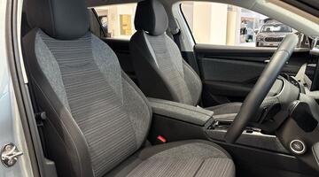 2025 Škoda 2.0 TDI SE Technology DSG Euro 6 5-door (Silver) - Image: 11