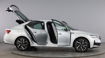 2025 Škoda TSI ACT SportLine Euro 6 5-door (Silver) - Image: 10