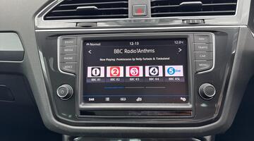 2017 Volkswagen 2.0 TDI BlueMotion Tech R-Line DSG 4Motion Euro 6 5-door (Black) - Image: 31