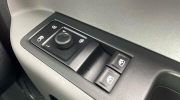 2024 Volkswagen Pro 79kWh Commerce Auto 5-door (Black) - Image: 19