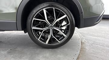 2025 Volkswagen ETSI MHEV Elegance DSG Euro 6 5-door (Green) - Image: 37