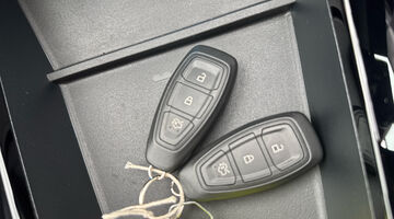 2025 Ford Standard Range 43kWh Premium Auto 5-door (Blue) - Image: 22