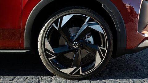 Diamond alloy wheel refurbishment