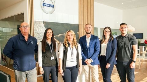 Support available at Mon Motors